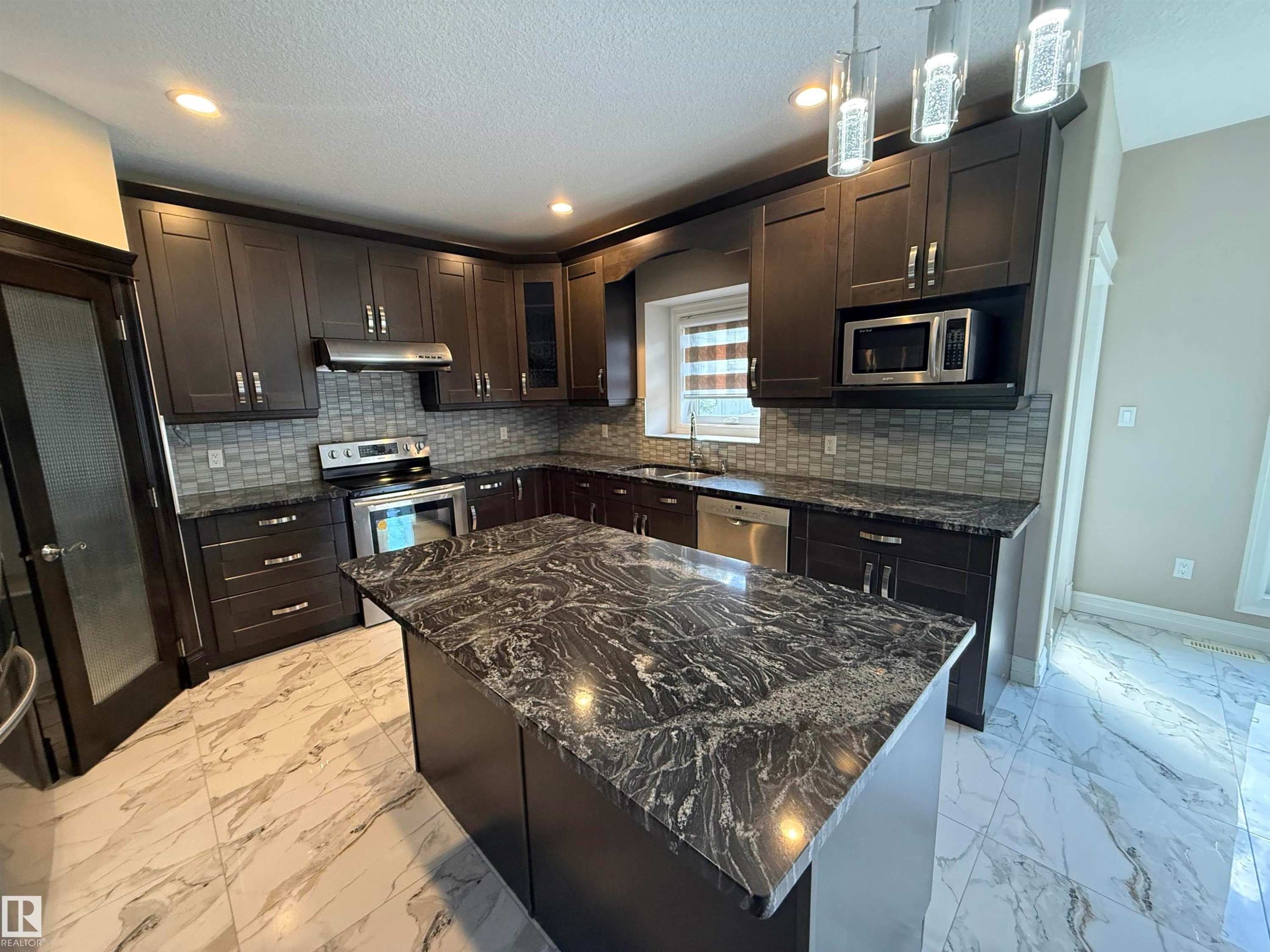 1721 Adamson Crescent Sw, Edmonton, AB