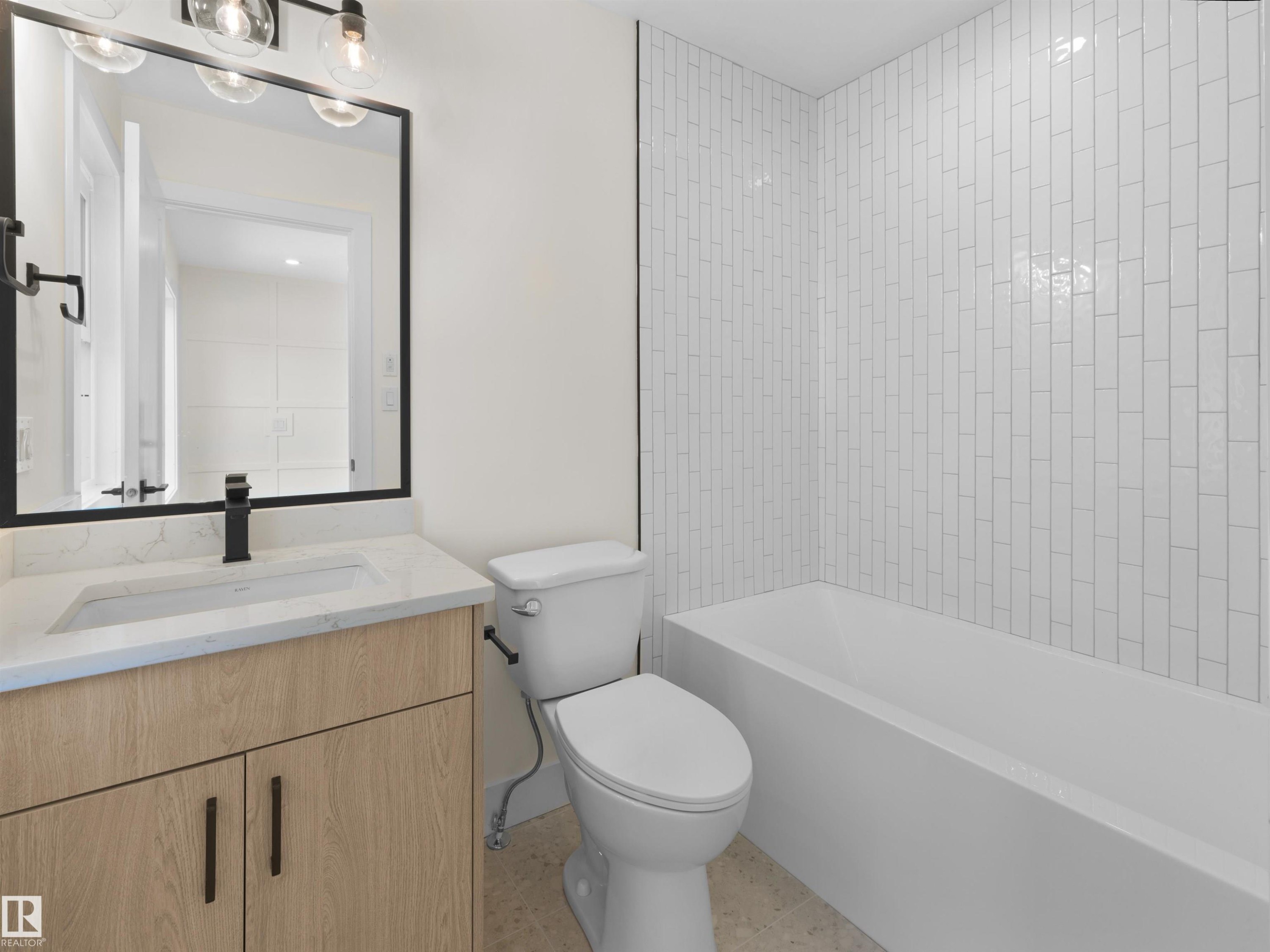 8136 77 Avenue Nw, Edmonton, AB