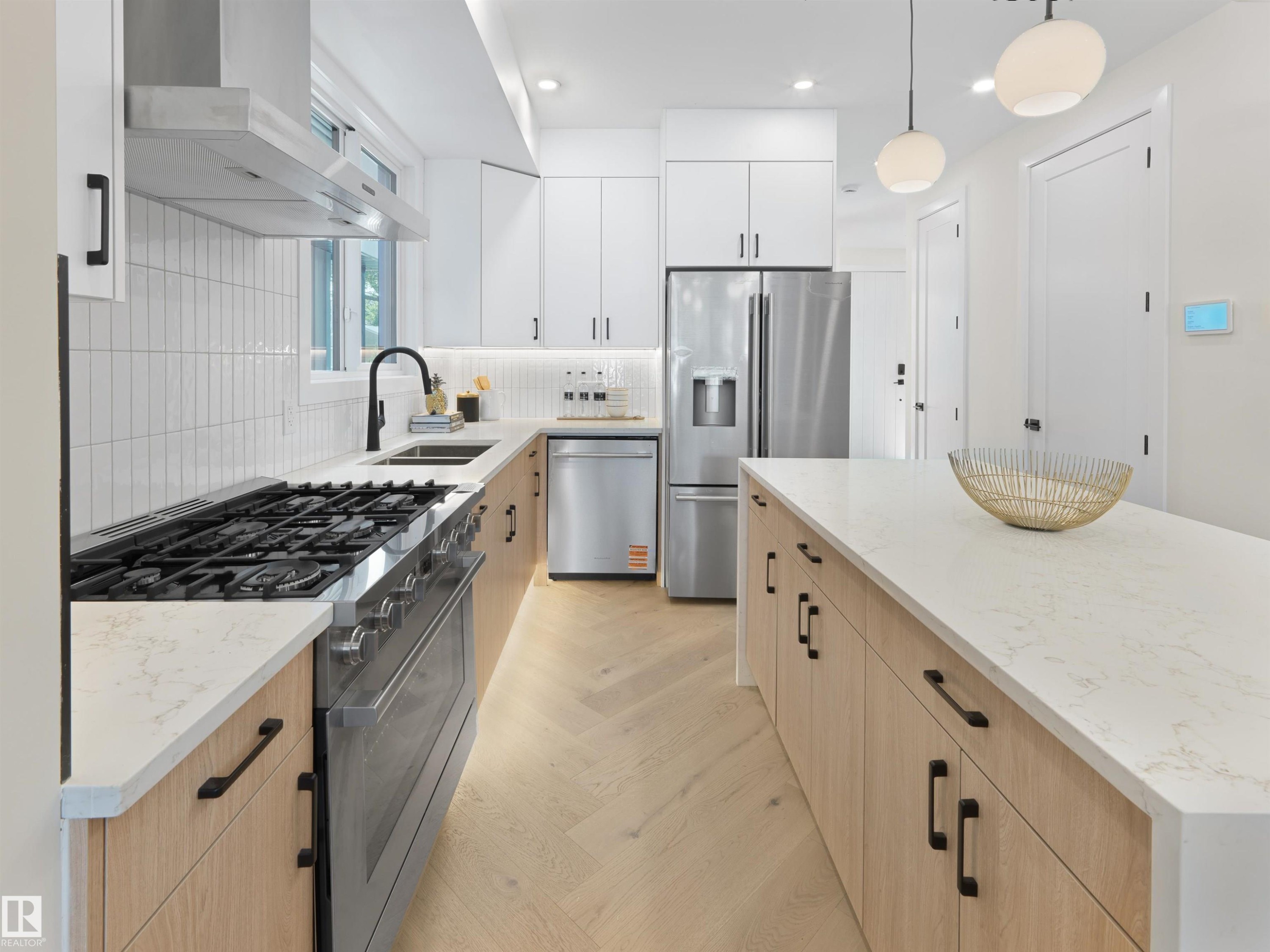 8136 77 Avenue Nw, Edmonton, AB