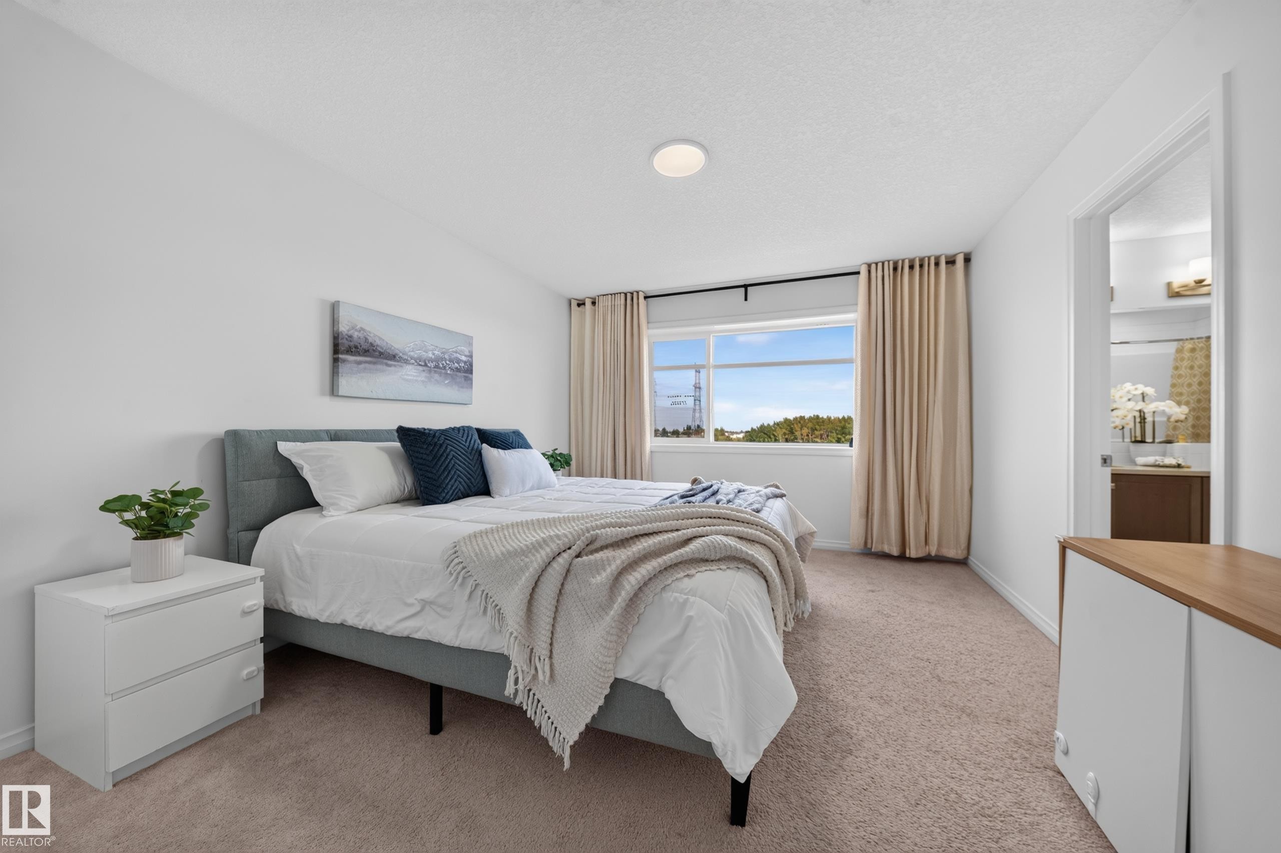 White walls with light-colored carpeting, a window with exterior visibility, and a flush-mount ceiling light fixture - 4104 3 Avenue Sw, Edmonton, AB