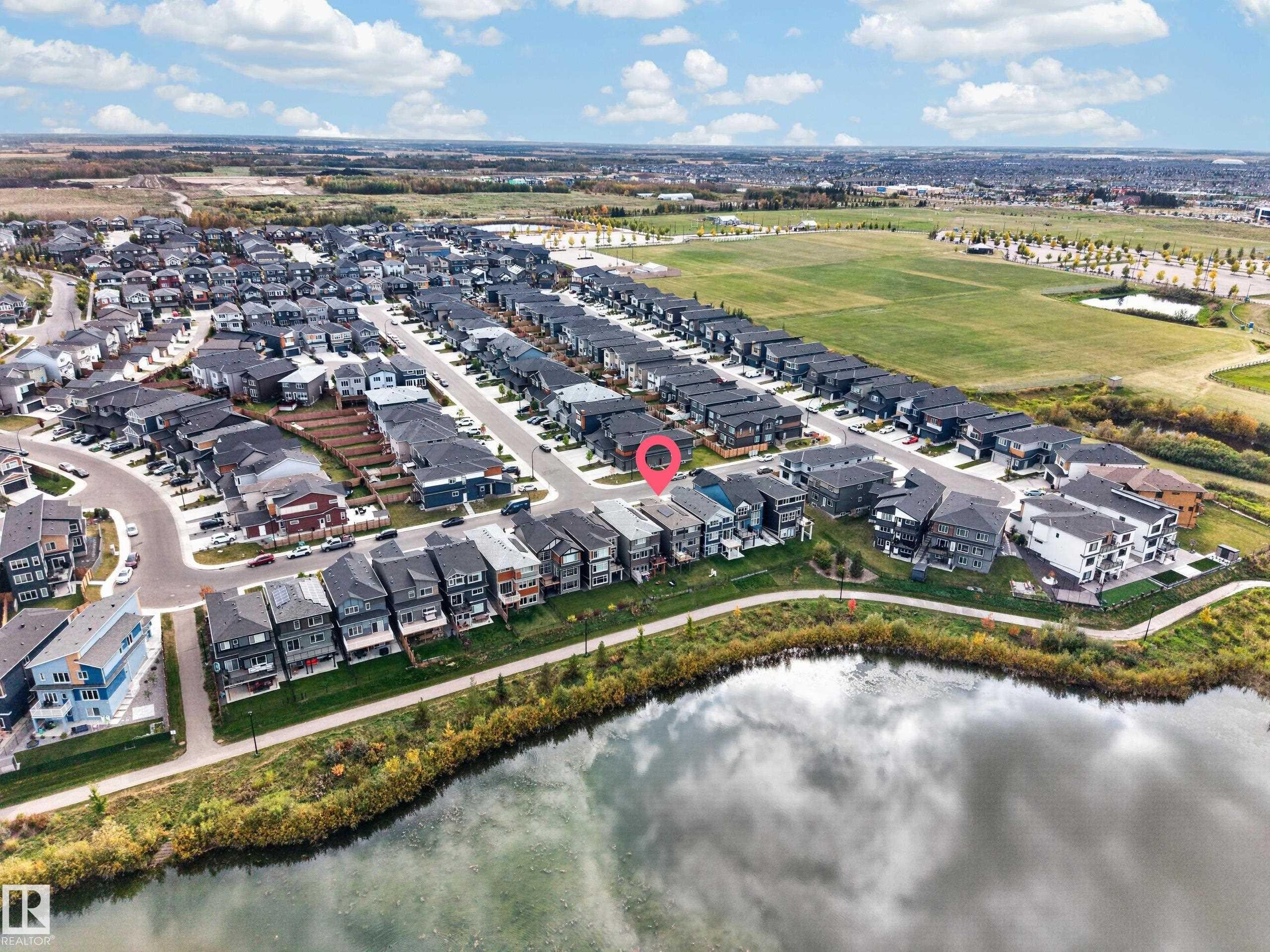 Waterfront property with direct access to a paved pathway - 4104 3 Avenue Sw, Edmonton, AB