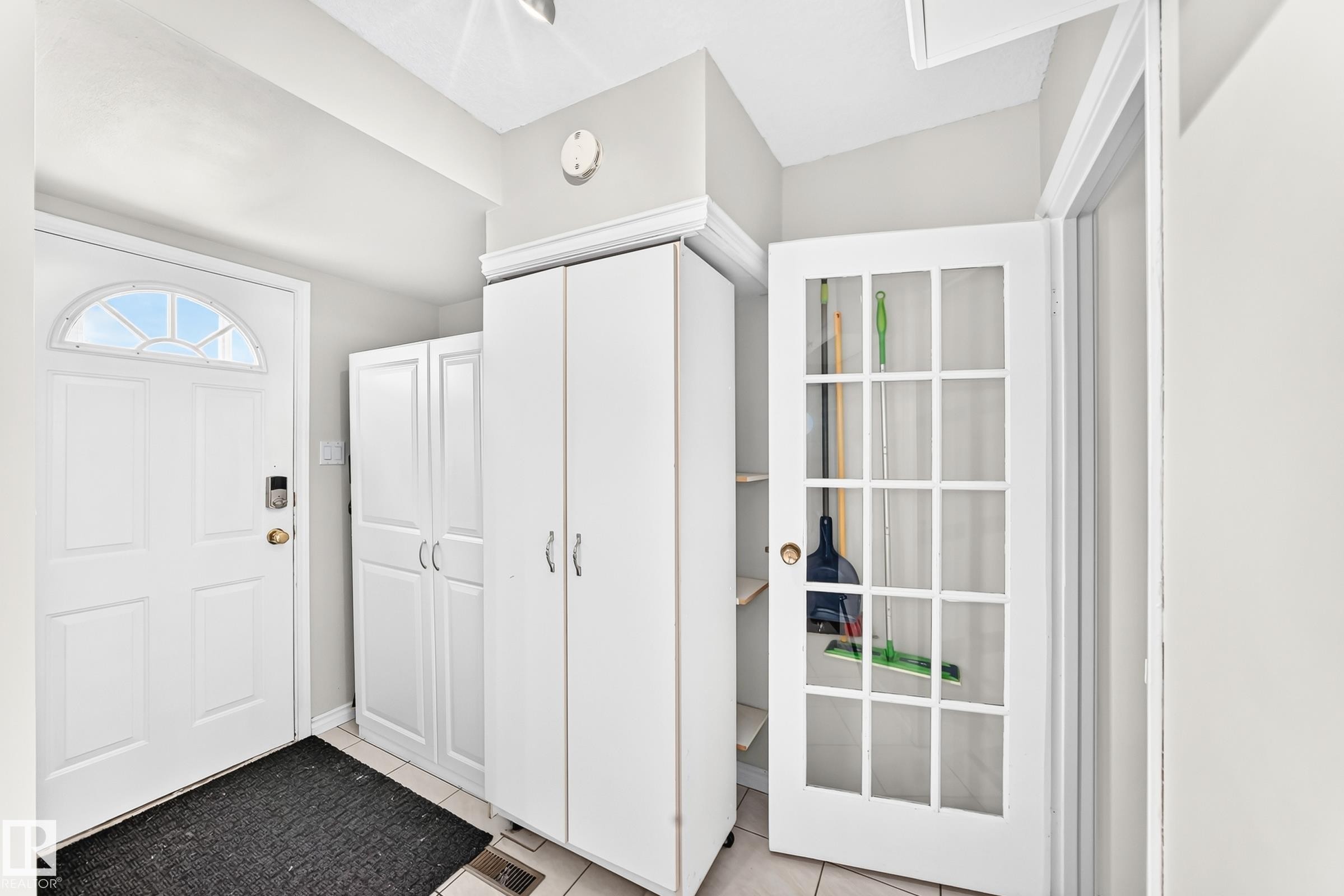 White entry door with an arched transom window - 44 Habitat Crescent Nw, Edmonton, AB