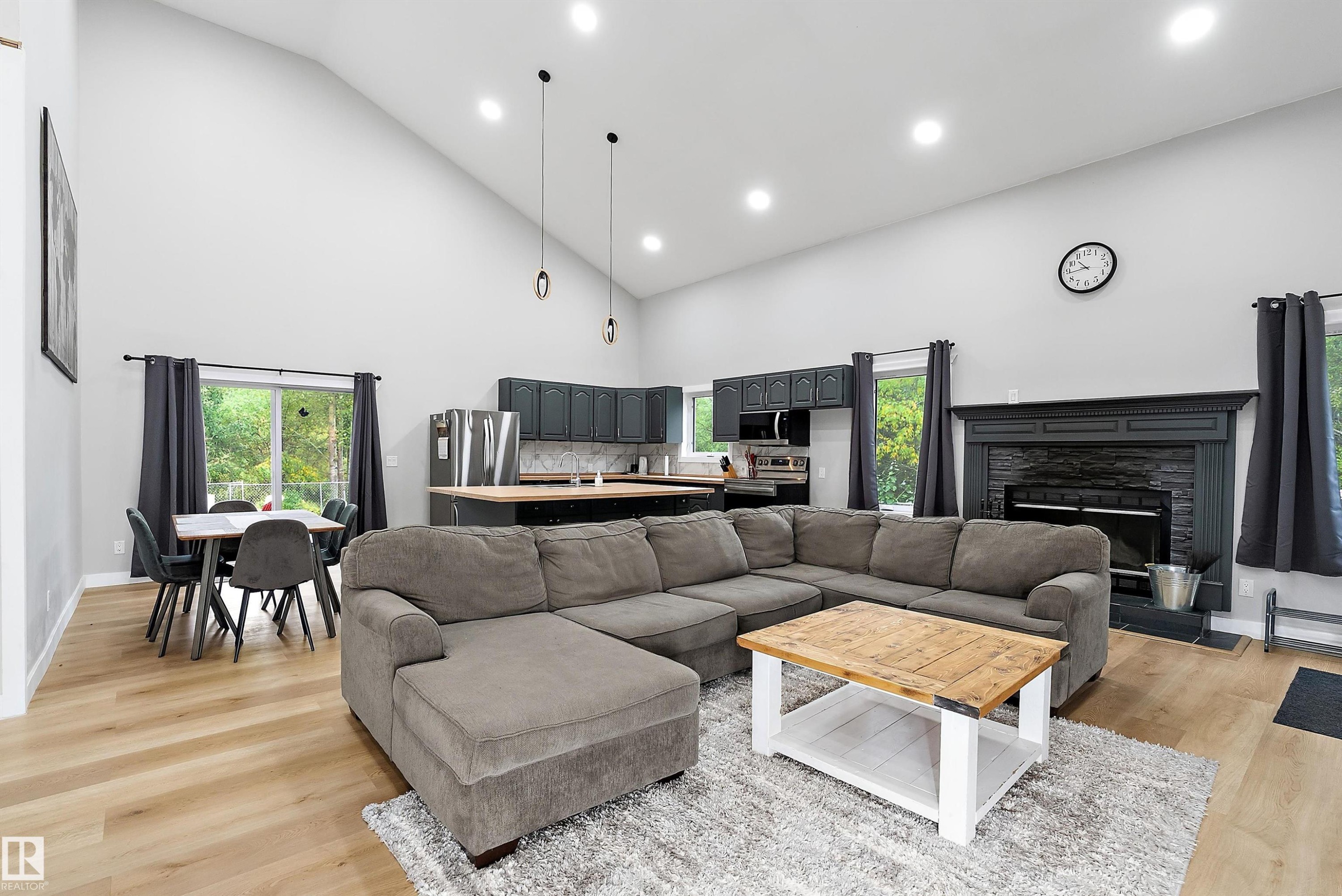 213 2Nd Avenue, Rural Wetaskiwin County, AB