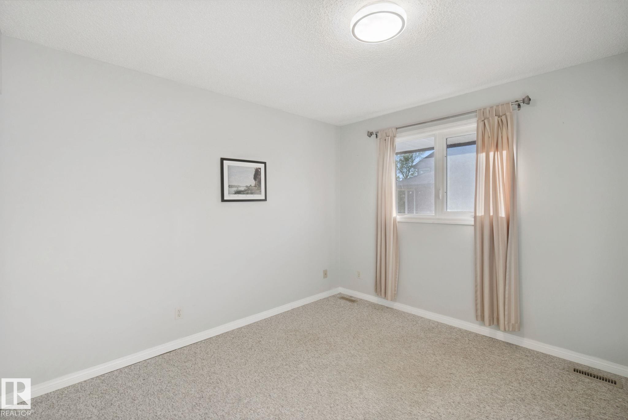 14812 43 Avenue Nw, Edmonton, AB
