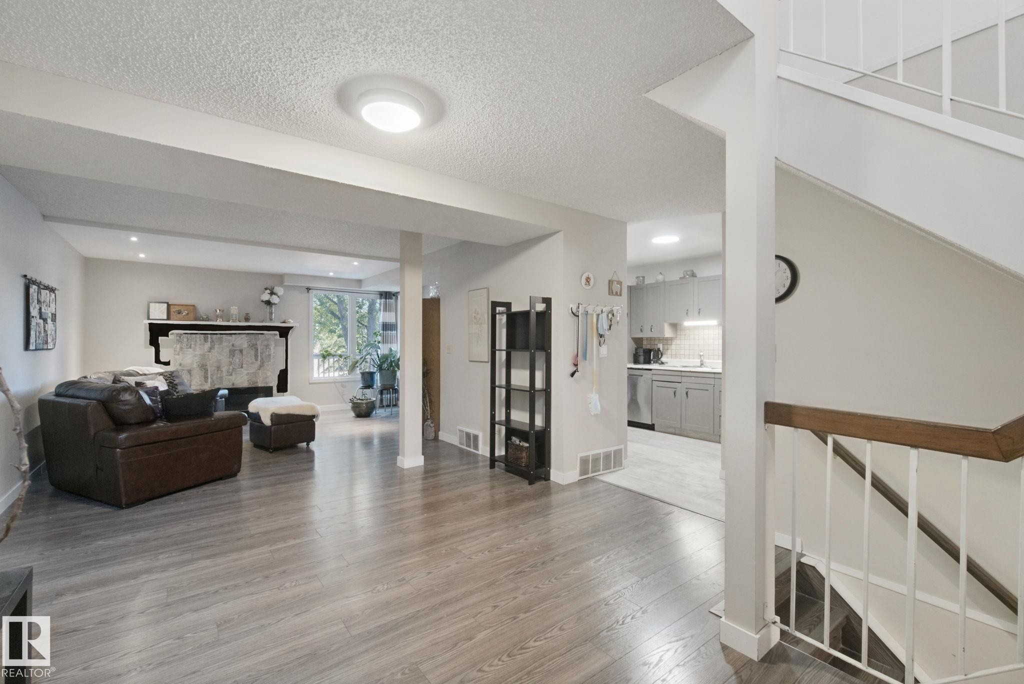 14812 43 Avenue Nw, Edmonton, AB