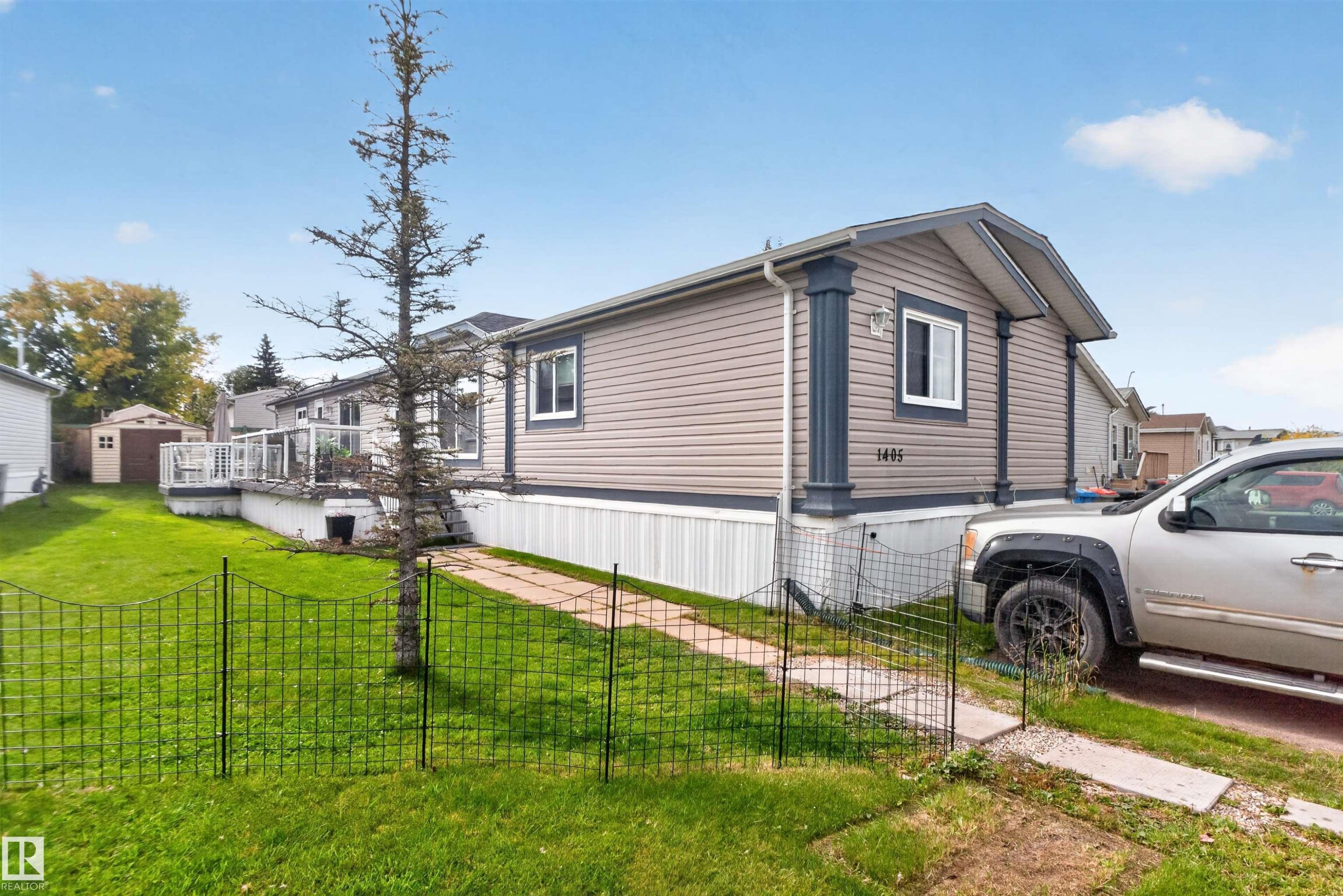 Siding exterior with decorative columns and a gabled entry - 1405 53222 Range Road 272, Rural Parkland County, AB