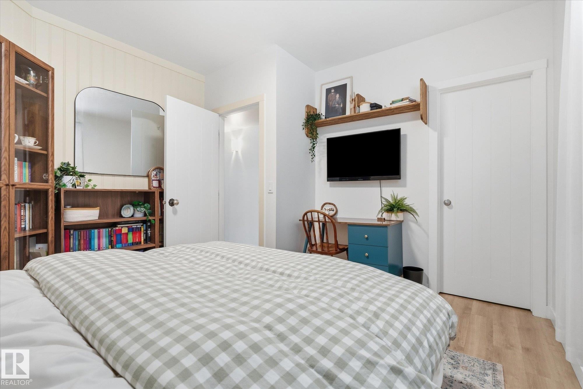 Wood-finish flooring, white walls, and a built-in wood shelf - #45 53122 Rge Road 14, Rural Parkland County, AB
