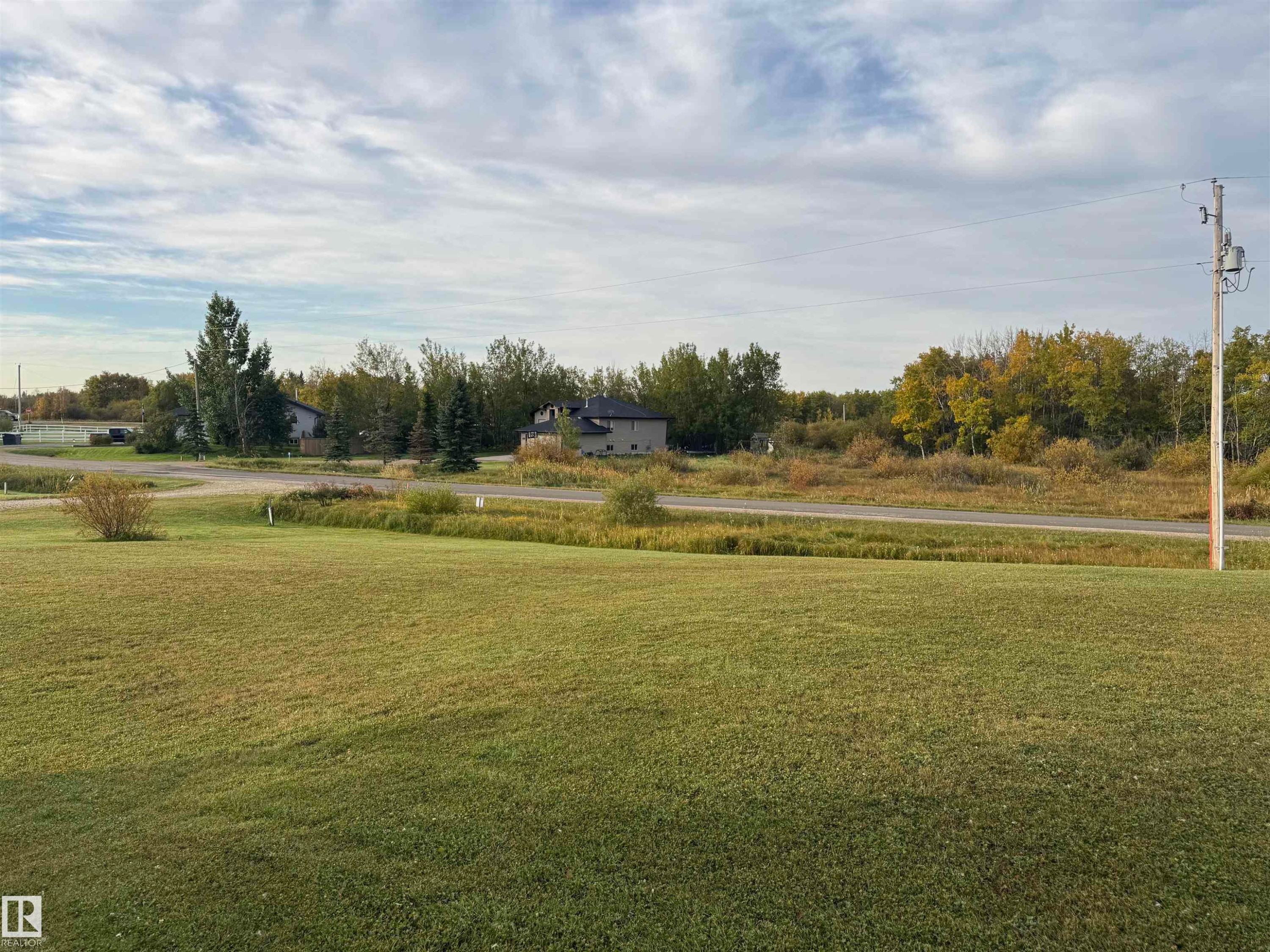 Expansive green space with distant properties - 20120 Twp Rd 515, Rural Beaver County, AB