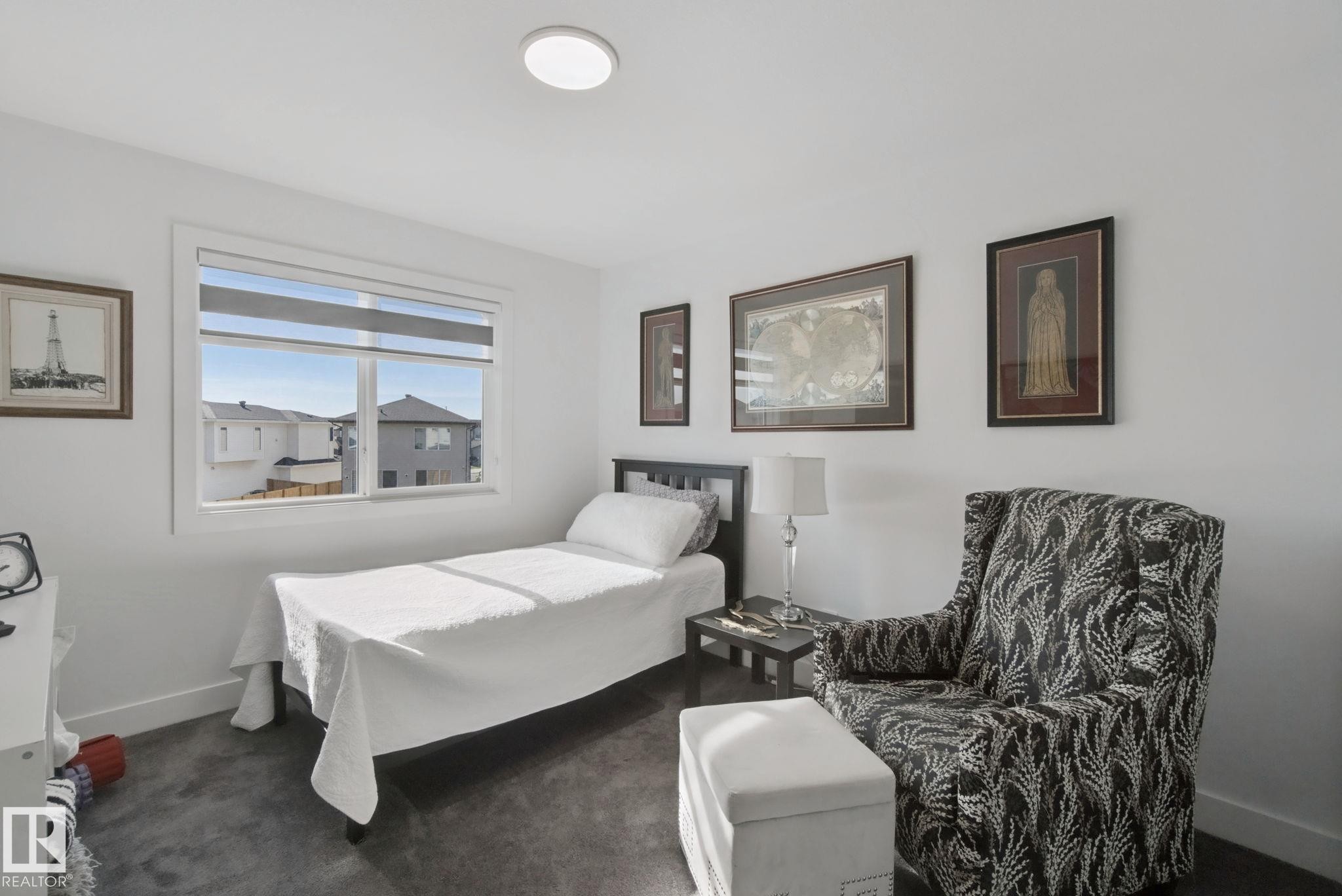 White walls with gray carpeting, featuring a window with horizontal blinds - 153 Cavanagh Common Sw, Edmonton, AB