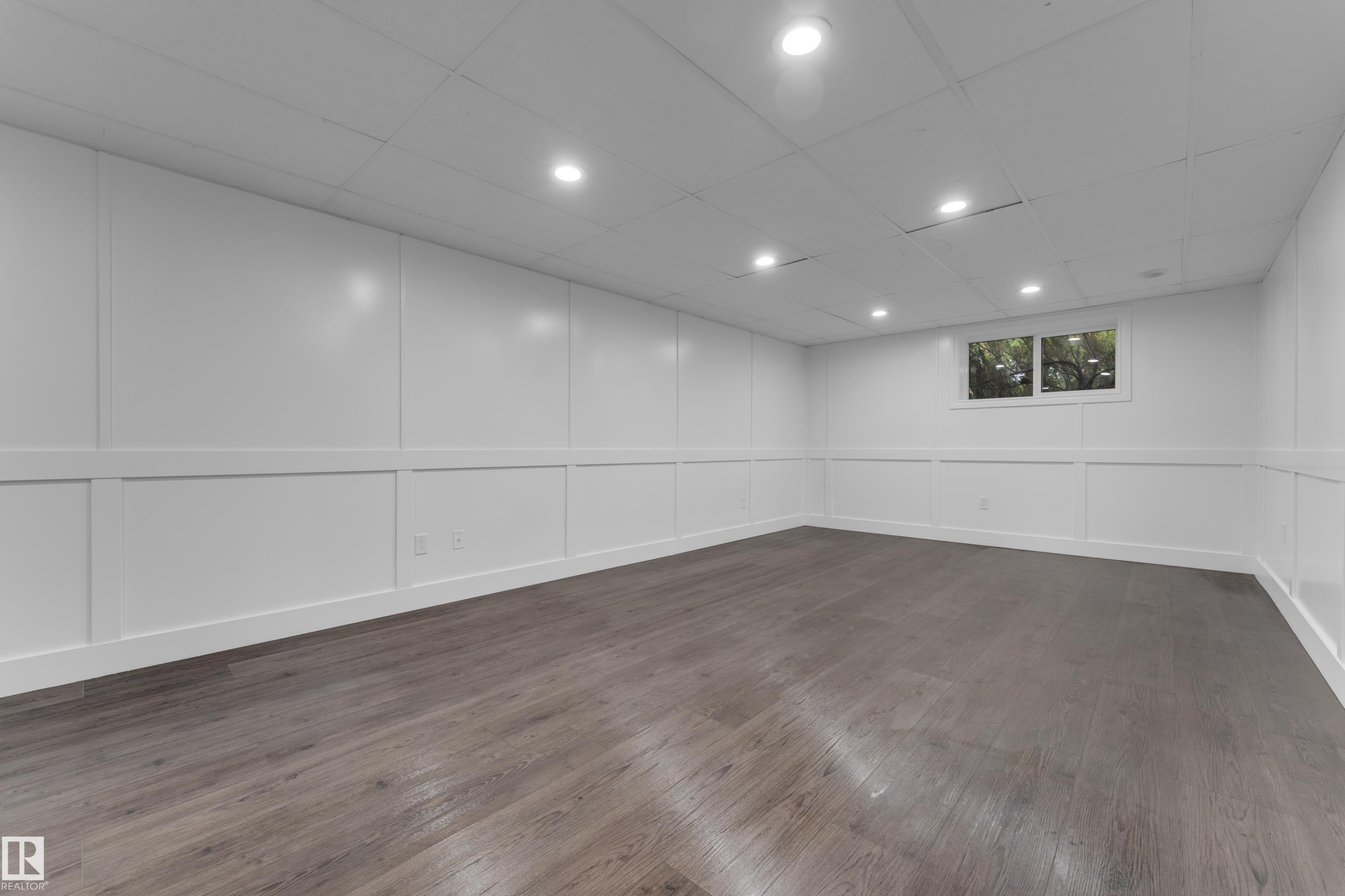 Wood-finish flooring, recessed lighting, and a drop ceiling - 52314 Rge Road 215, Rural Strathcona County, AB
