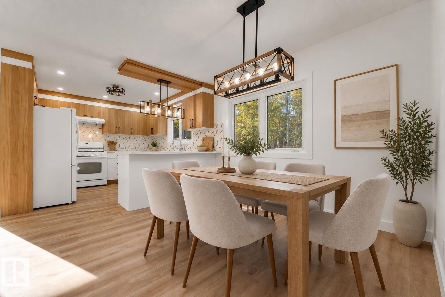 Integrated kitchen and dining area featuring wood-finish flooring, recessed lighting, and kitchen cabinetry with brushed nickel hardware - 52314 Rge Road 215, Rural Strathcona County, AB