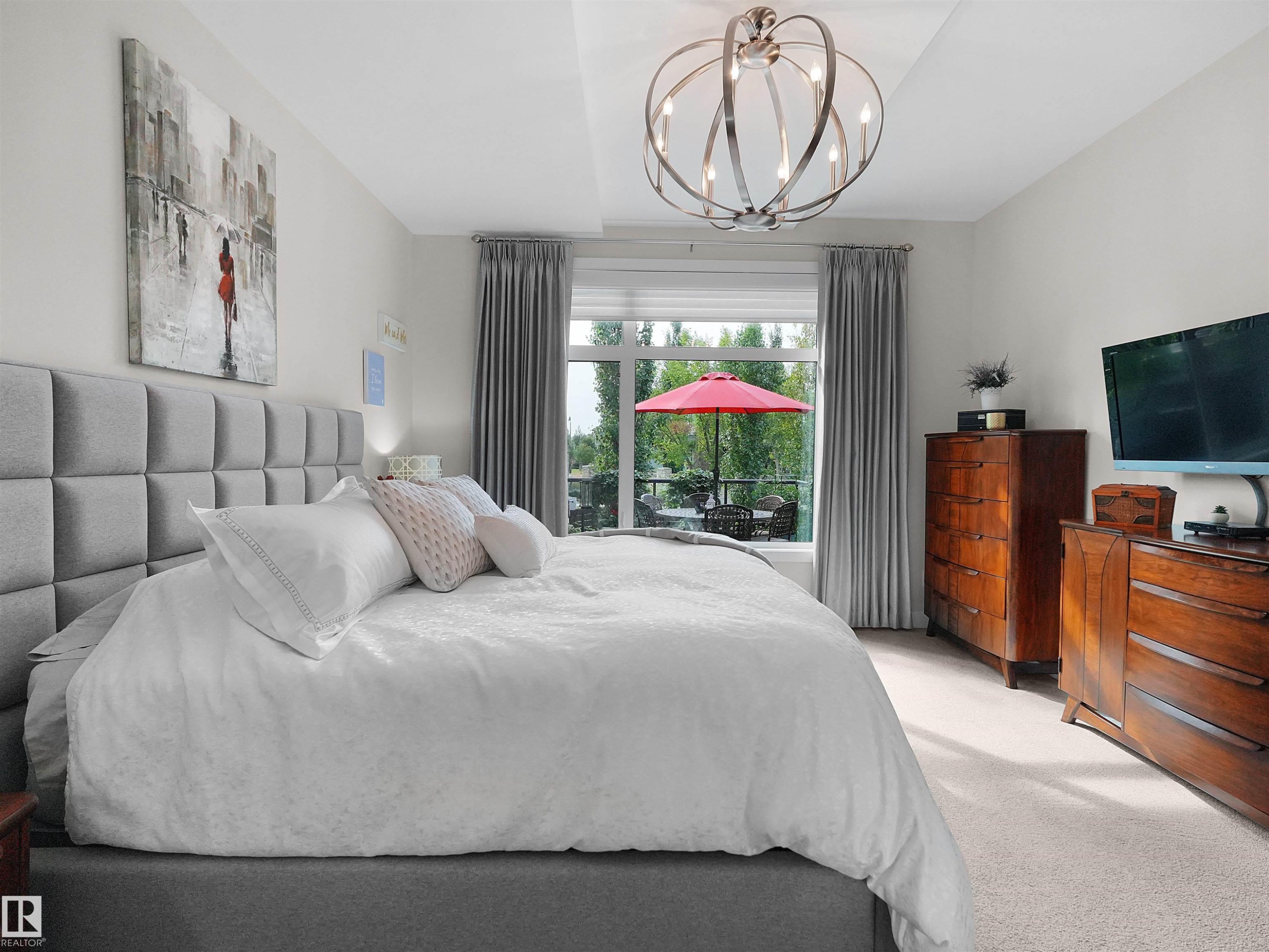 Recessed ceiling with an ornamental chandelier and wall-to-wall carpeting - 904 Wood Place Nw, Edmonton, AB