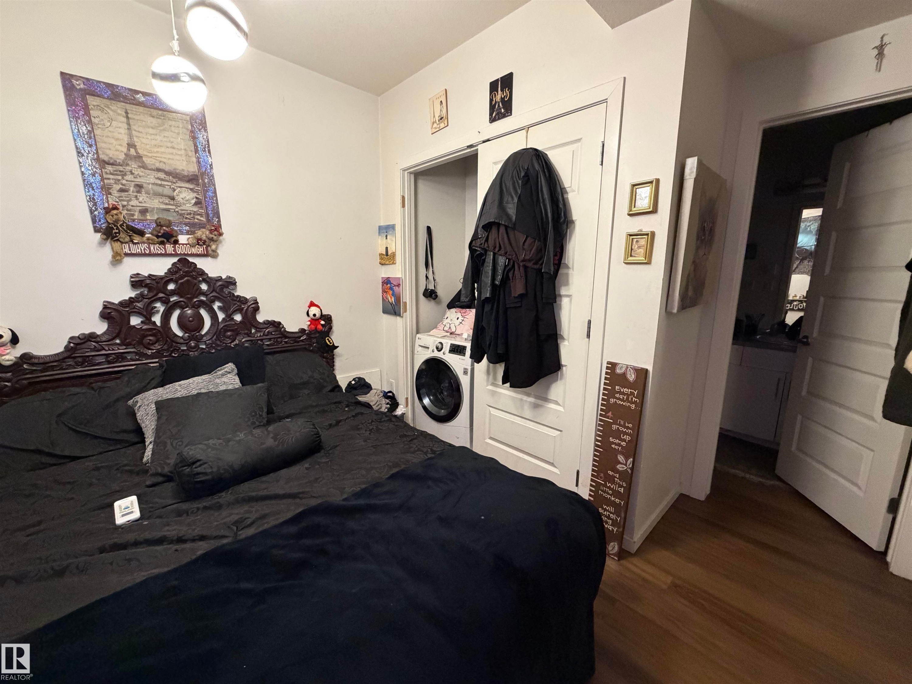 Hardwood-style flooring throughout - 11442 82 Street Nw, Edmonton, AB