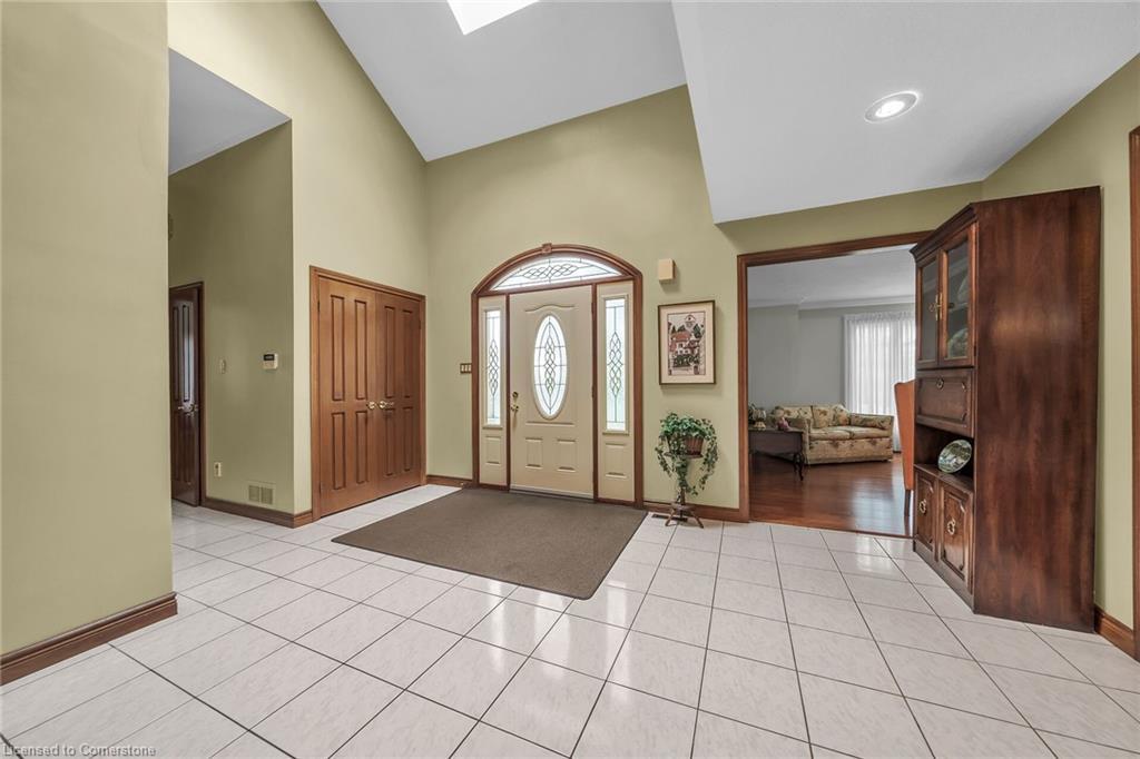 3 Shoreline Crescent, Grimsby, ON - Indoor Photo Showing Other Room