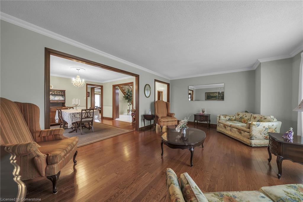 3 Shoreline Crescent, Grimsby, ON - Indoor Photo Showing Living Room