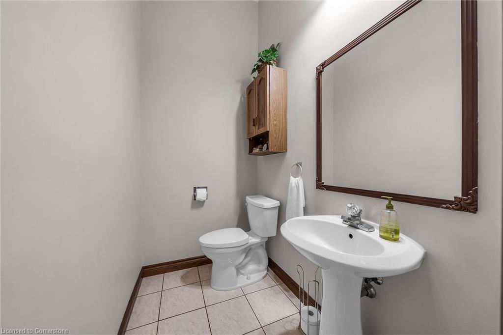 3 Shoreline Crescent, Grimsby, ON - Indoor Photo Showing Bathroom