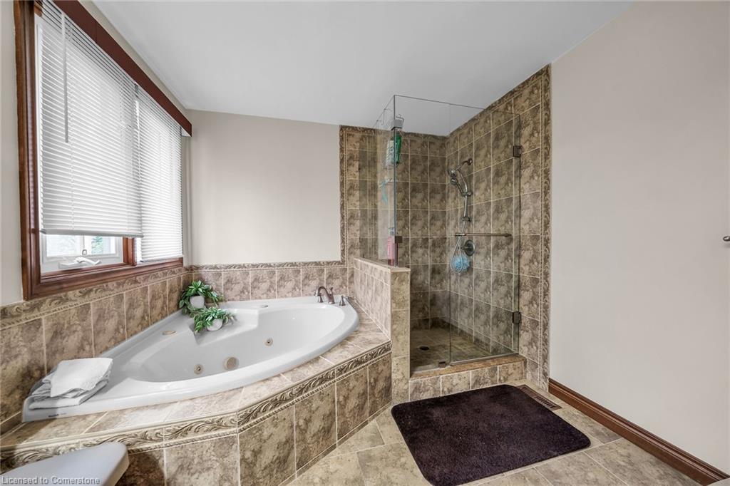 3 Shoreline Crescent, Grimsby, ON - Indoor Photo Showing Bathroom