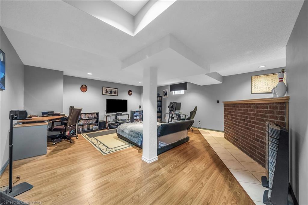 3 Shoreline Crescent, Grimsby, ON - Indoor With Fireplace