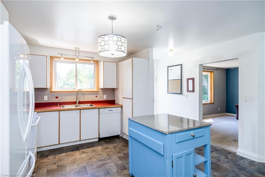 3 Rankin Lake Road, Seguin, ON - Indoor Photo Showing Kitchen With Double Sink