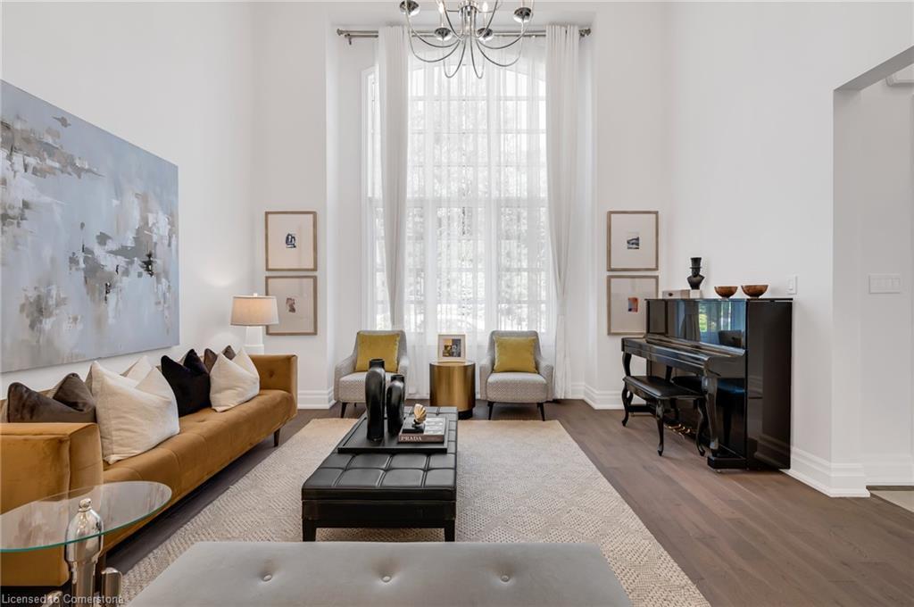 18 Legacy Lane, Hamilton, ON - Indoor Photo Showing Living Room