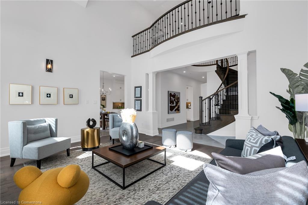 18 Legacy Lane, Hamilton, ON - Indoor Photo Showing Living Room