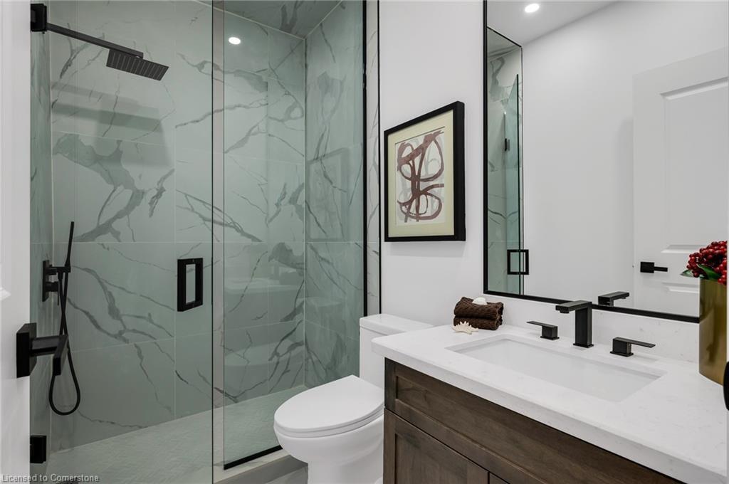 18 Legacy Lane, Hamilton, ON - Indoor Photo Showing Bathroom