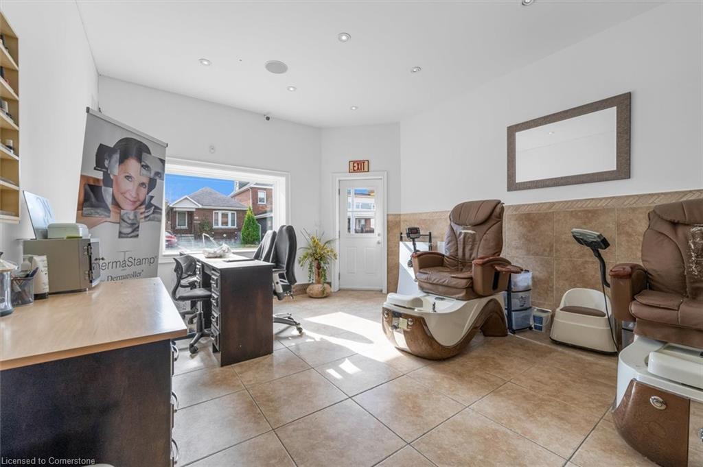 1261 Main Street E, Hamilton, ON