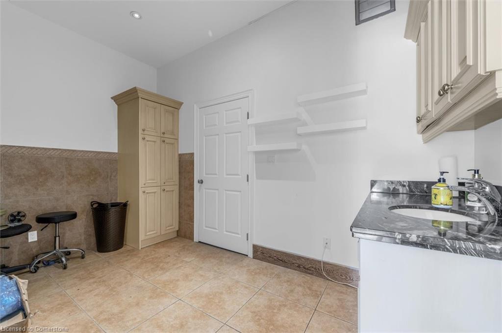 1261 Main Street E, Hamilton, ON