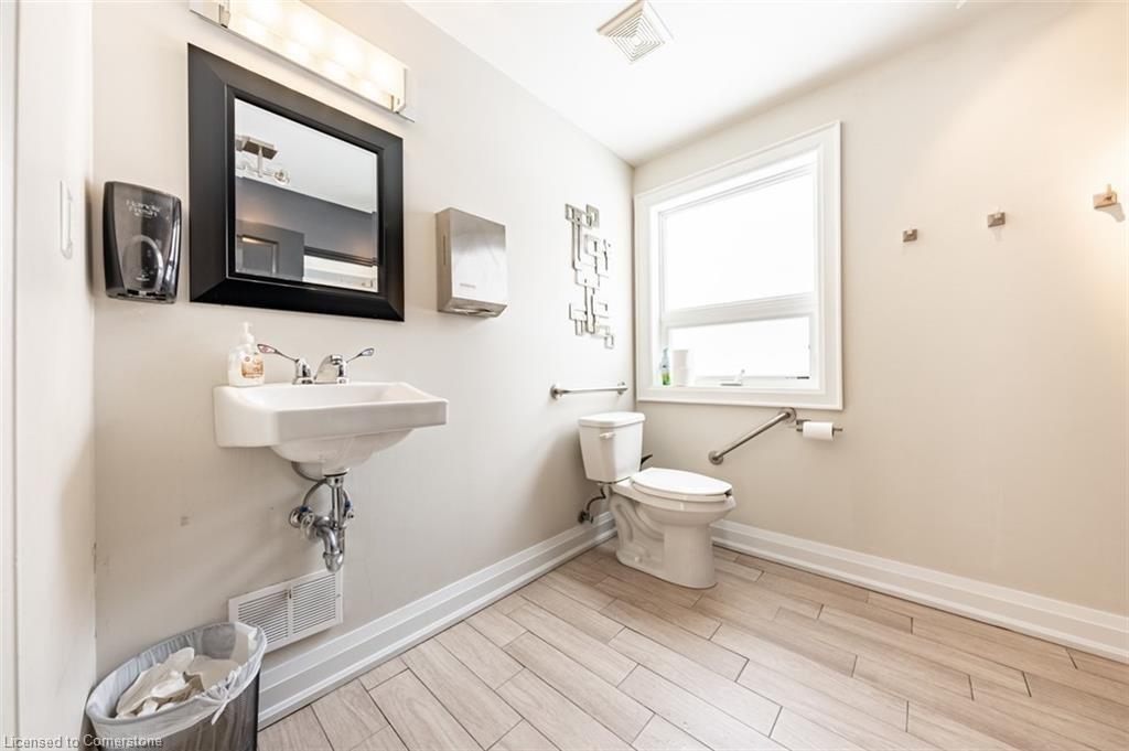 60 King Street, Hamilton, ON