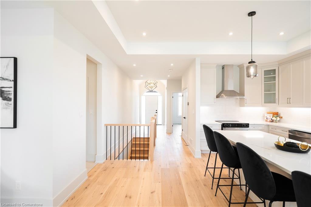 19 Oakley Drive, Niagara-On-The-Lake, ON - Indoor Photo Showing Kitchen With Upgraded Kitchen