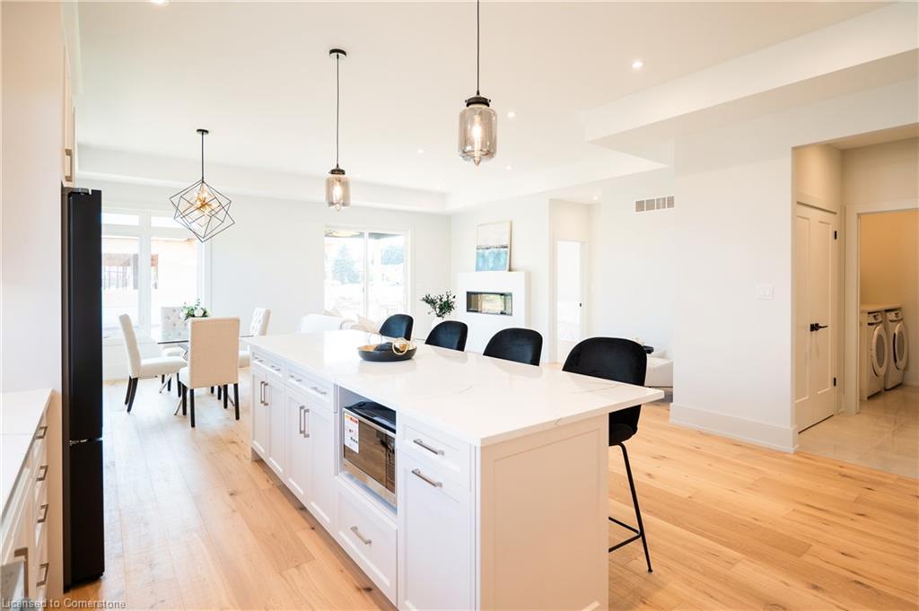 19 Oakley Drive, Niagara-On-The-Lake, ON - Indoor Photo Showing Kitchen With Upgraded Kitchen