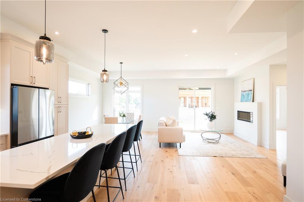 19 Oakley Drive, Niagara-On-The-Lake, ON - Indoor Photo Showing Kitchen With Upgraded Kitchen