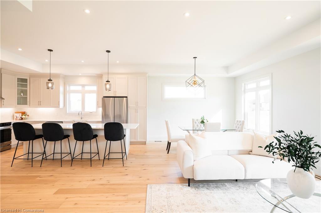 19 Oakley Drive, Niagara-On-The-Lake, ON - Indoor Photo Showing Living Room