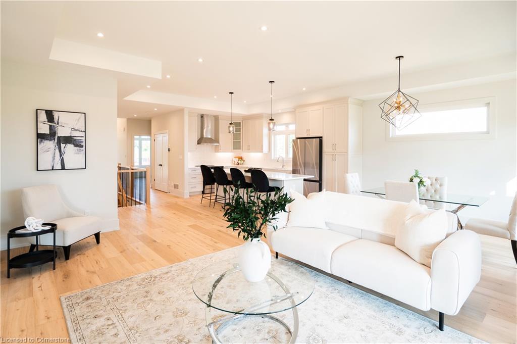 19 Oakley Drive, Niagara-On-The-Lake, ON - Indoor Photo Showing Living Room