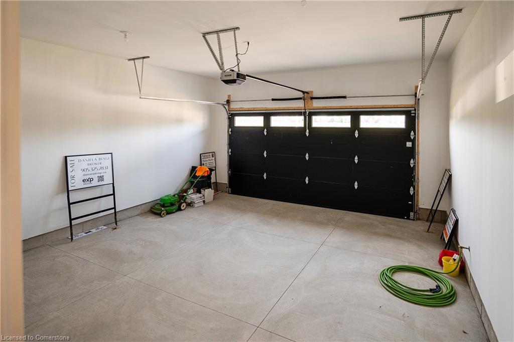 19 Oakley Drive, Niagara-On-The-Lake, ON - Indoor Photo Showing Garage