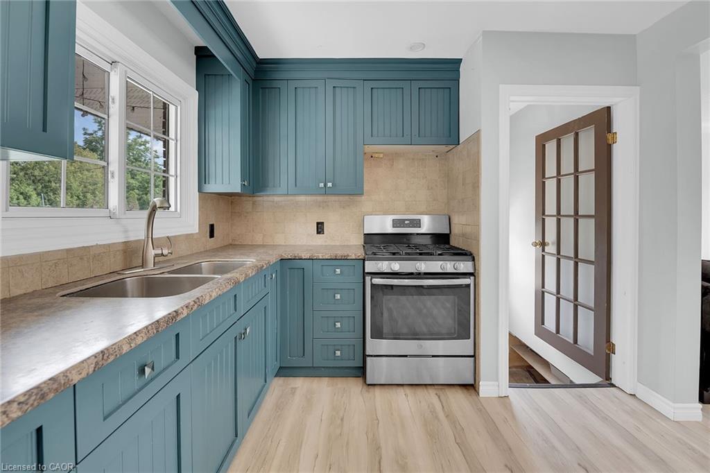 46 Oriole Crescent, Grimsby, ON - Indoor Photo Showing Kitchen With Double Sink