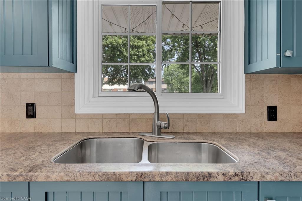 46 Oriole Crescent, Grimsby, ON - Indoor Photo Showing Kitchen With Double Sink