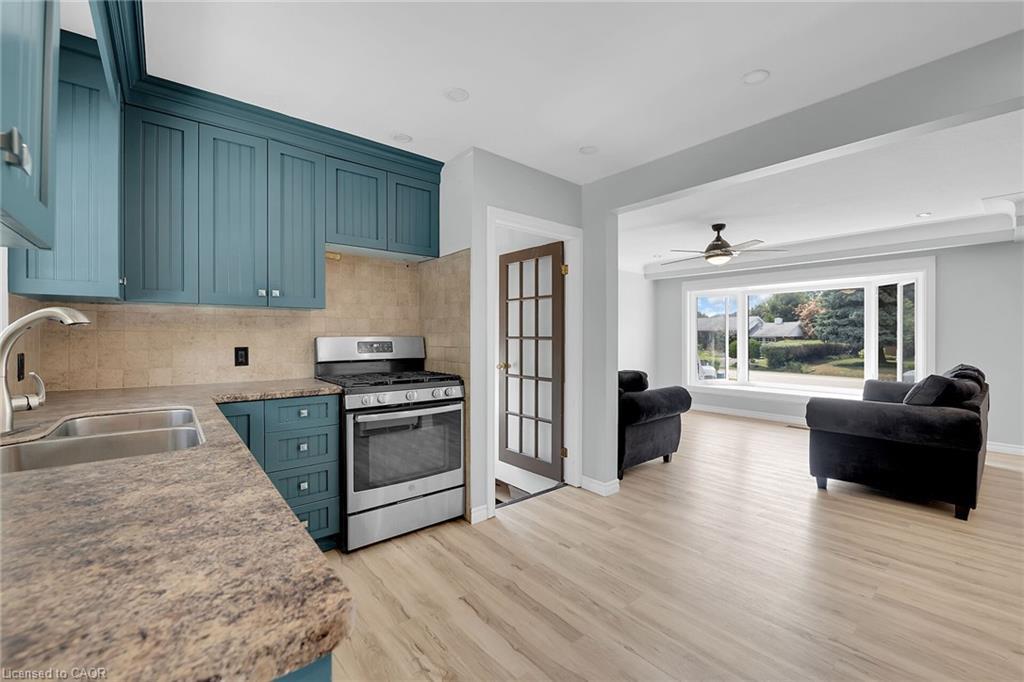 46 Oriole Crescent, Grimsby, ON - Indoor Photo Showing Kitchen With Double Sink