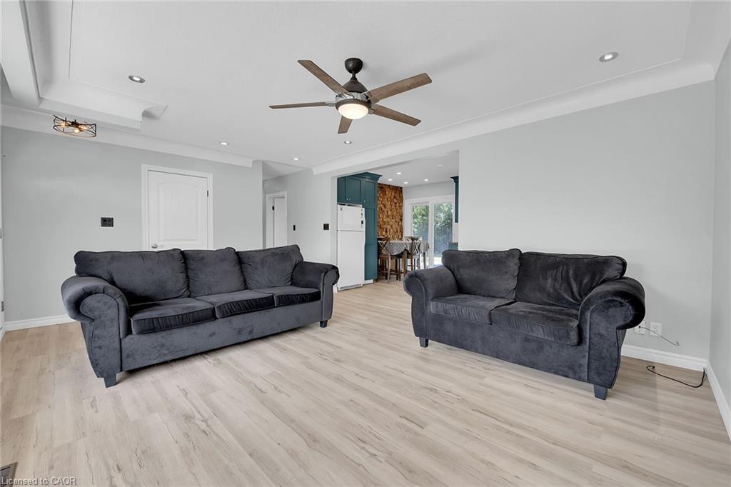 46 Oriole Crescent, Grimsby, ON - Indoor Photo Showing Living Room