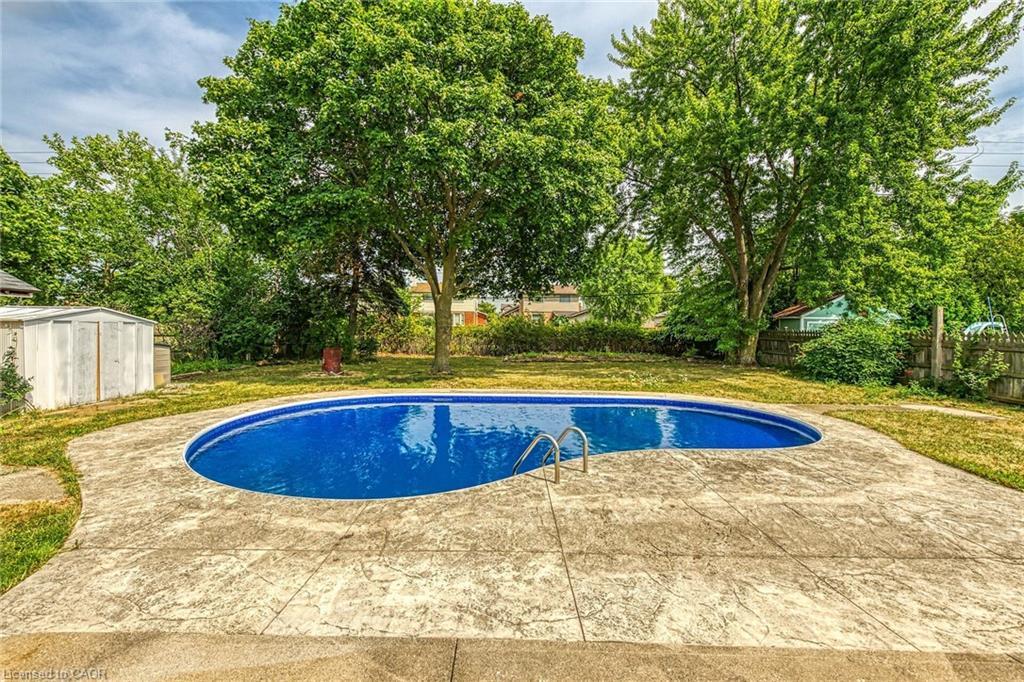46 Oriole Crescent, Grimsby, ON - Outdoor With In Ground Pool With Backyard