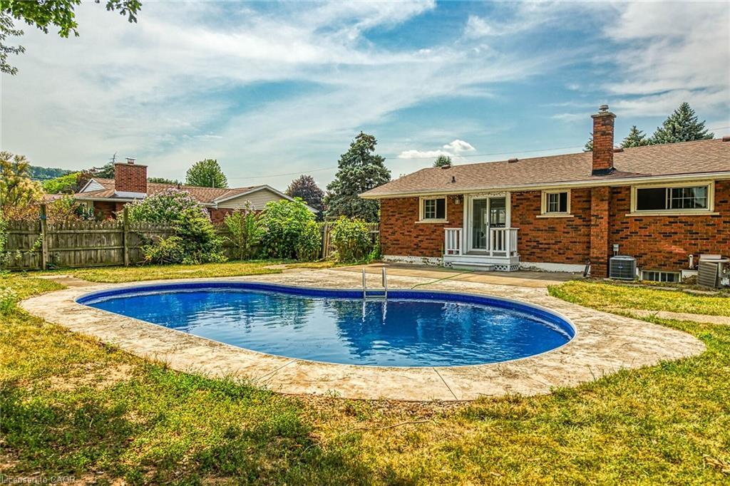46 Oriole Crescent, Grimsby, ON - Outdoor With In Ground Pool With Backyard