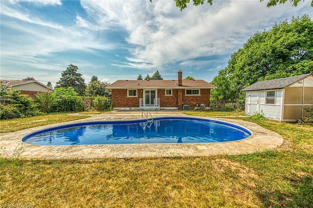46 Oriole Crescent, Grimsby, ON - Outdoor With In Ground Pool With Backyard