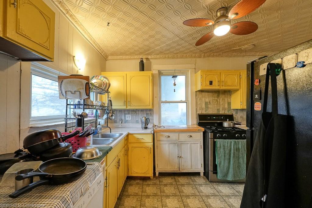 171 Owen Street, Simcoe, ON - Indoor Photo Showing Kitchen With Double Sink