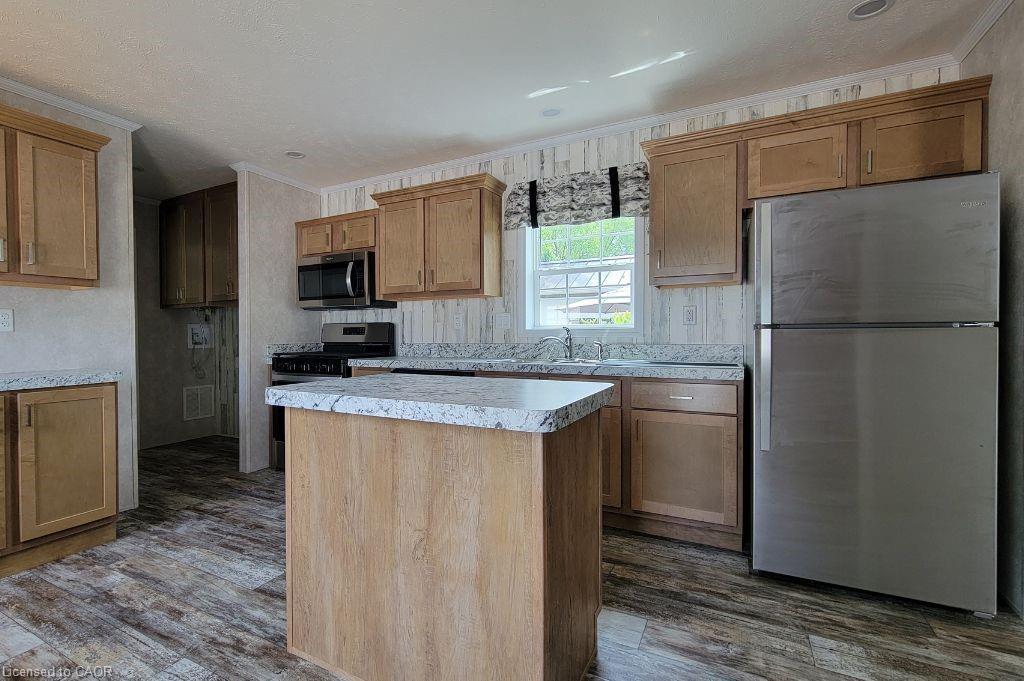 77 Park Lane, Flamborough, ON - Indoor Photo Showing Kitchen