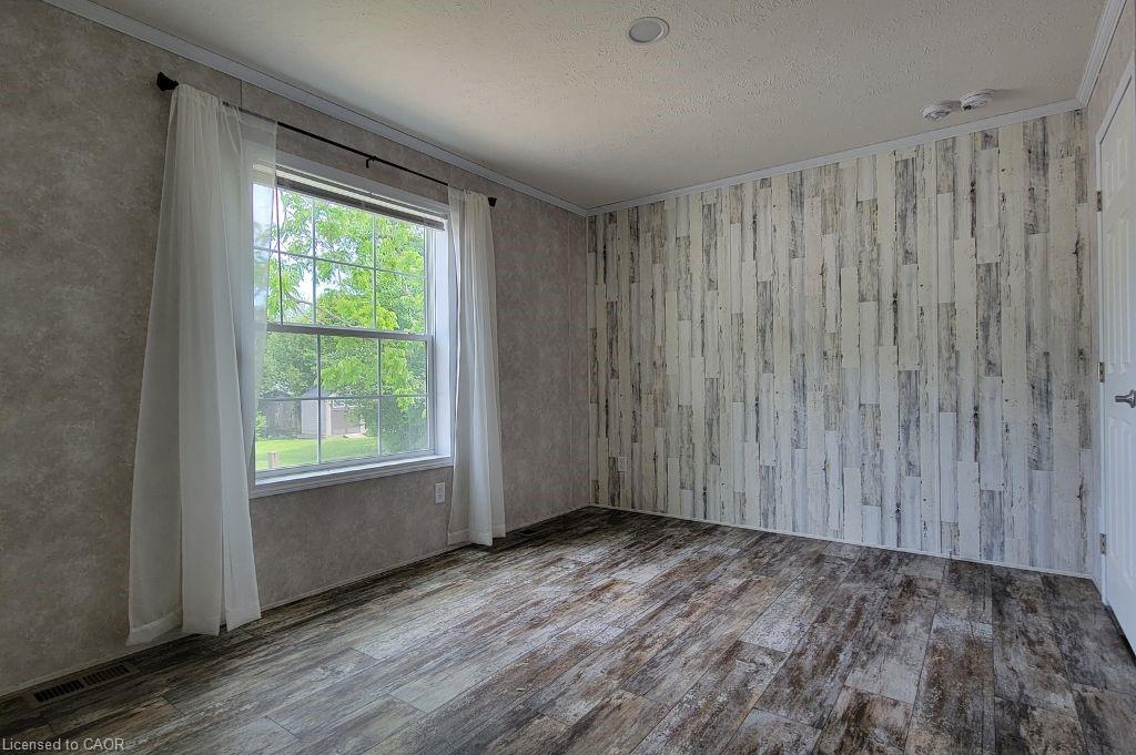 77 Park Lane, Flamborough, ON - Indoor Photo Showing Other Room