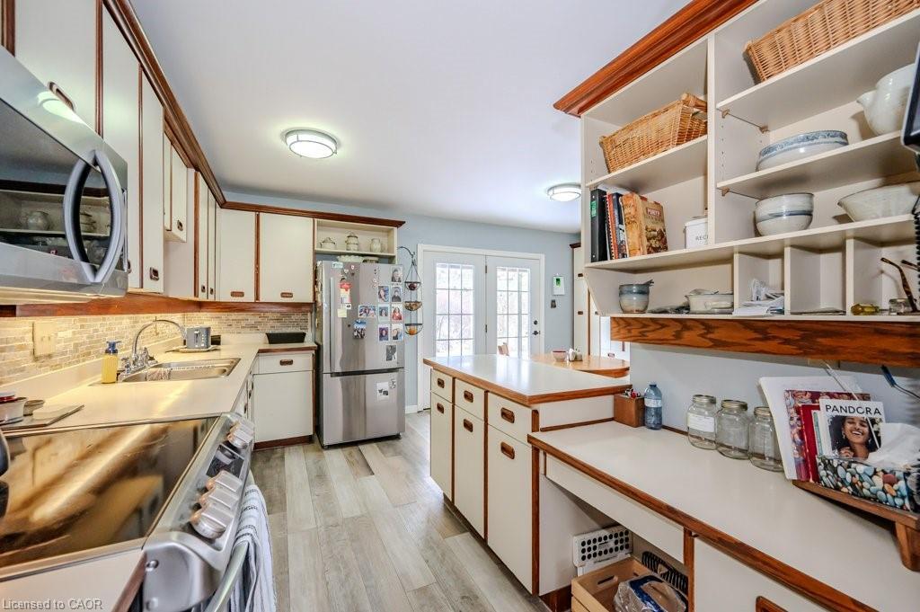39 Bannockburn Road, Kitchener, ON - Indoor Photo Showing Kitchen