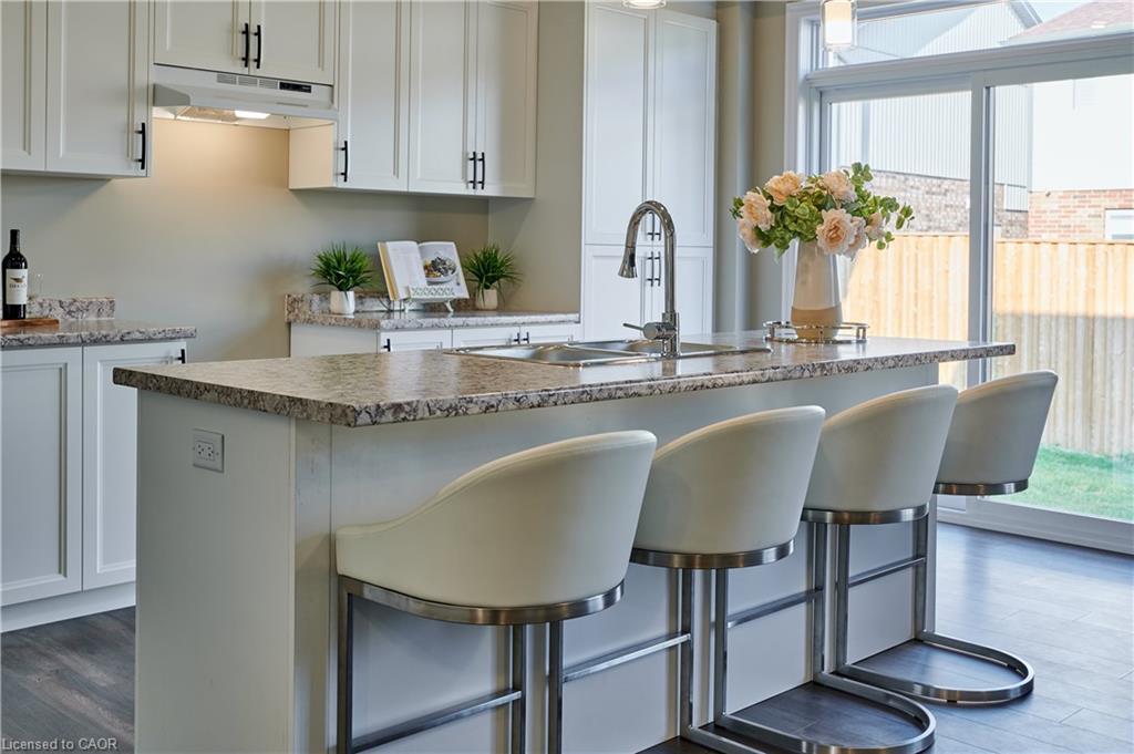 364 Chokecherry Crescent, Waterloo, ON - Indoor Photo Showing Kitchen With Upgraded Kitchen
