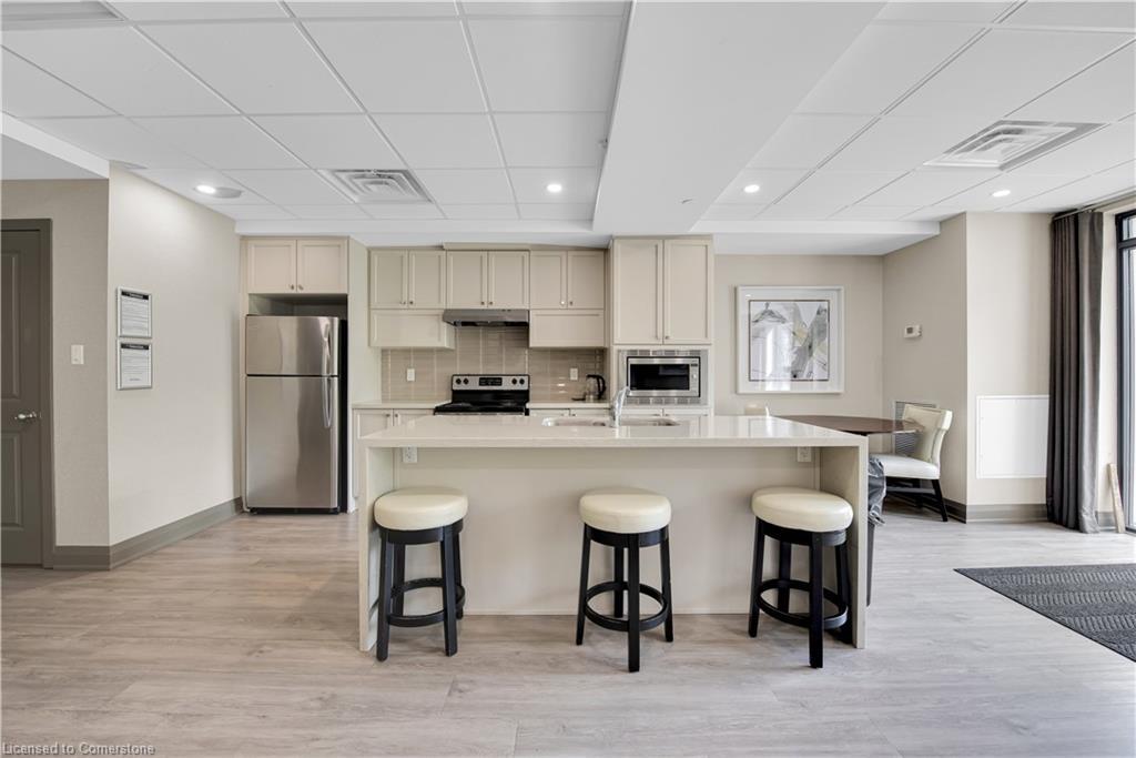329-125 Shoreview Place, Stoney Creek, ON - Indoor Photo Showing Kitchen