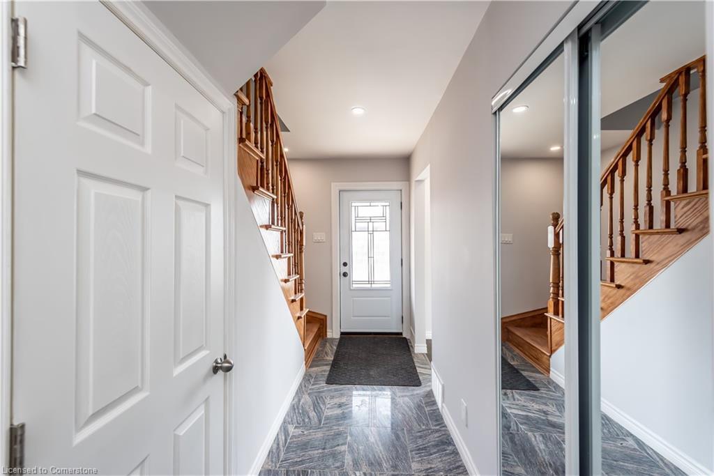 49 Cameron Avenue N, Hamilton, ON - Indoor Photo Showing Other Room