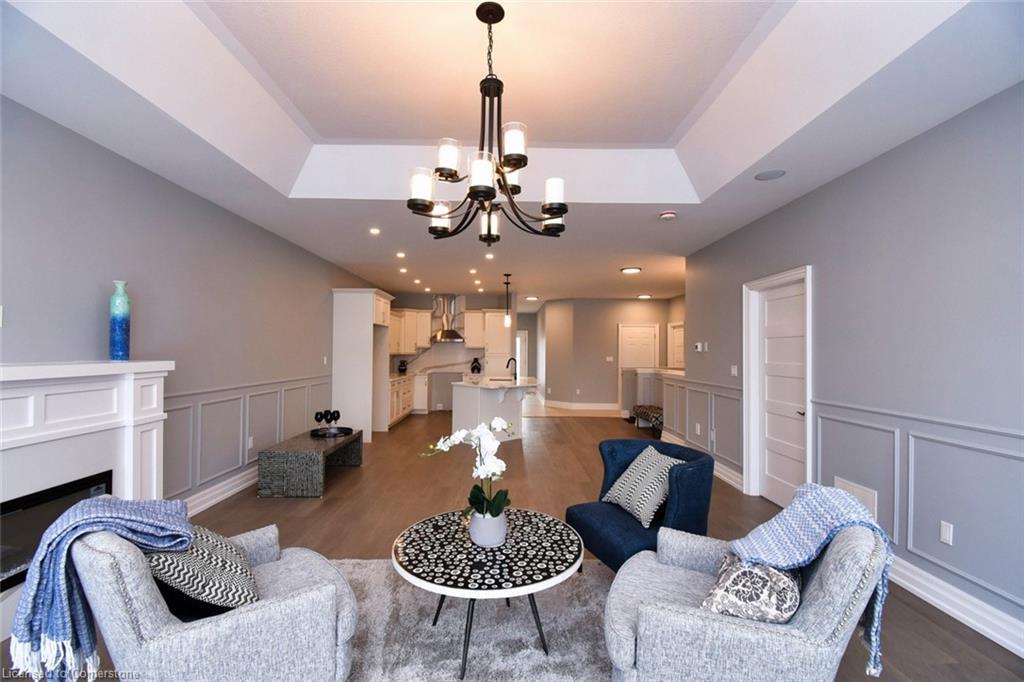 21-40 Heath Street, Brantford, ON - Indoor Photo Showing Living Room